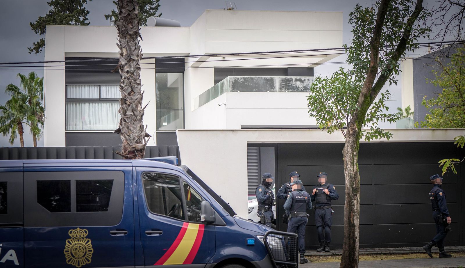 Imágenes de la operación policial en la avenida Cruz Roja de Jerez