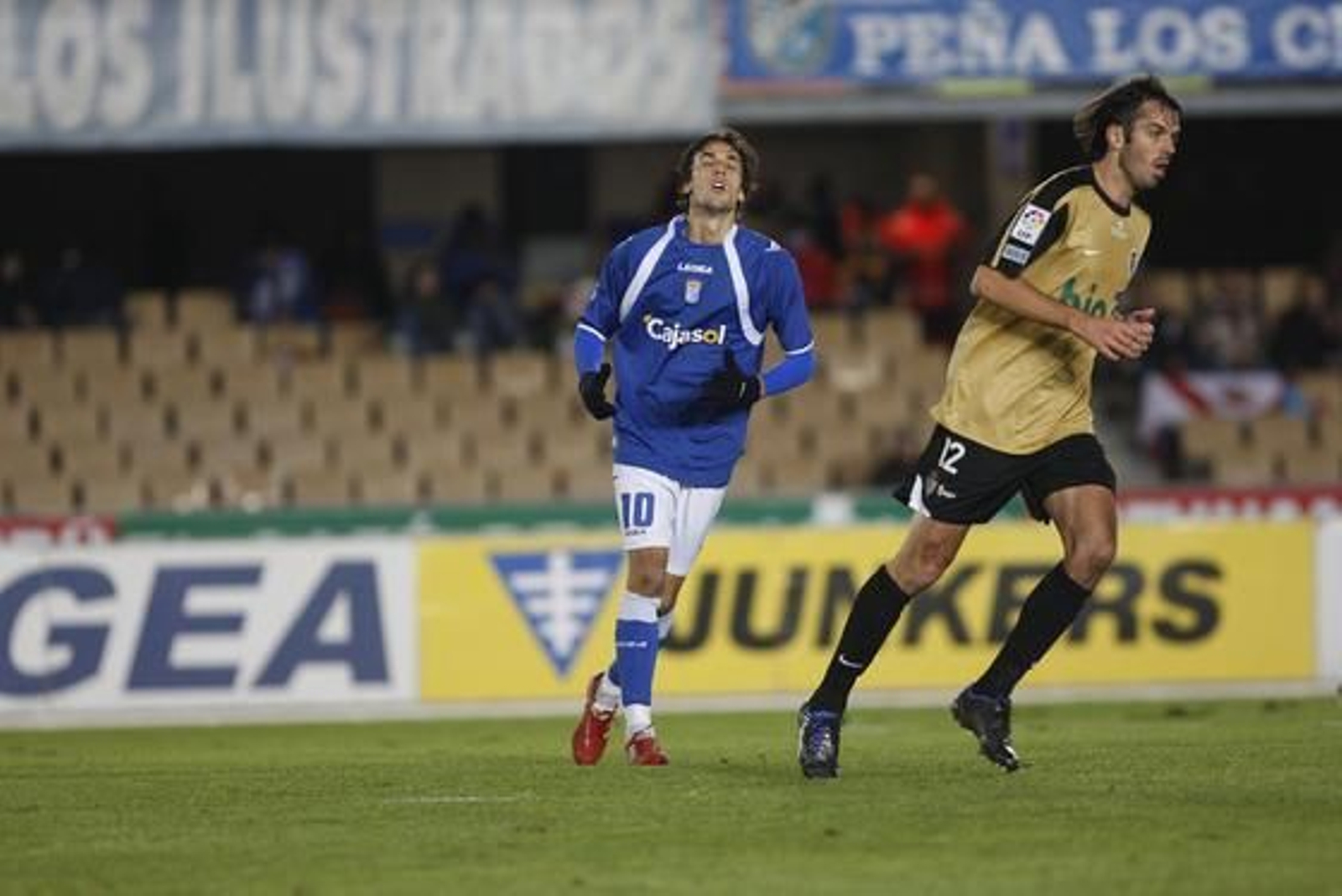 Óscar Díaz se lamenta tras perder un balón. 

Foto: Juan Carlos Toro