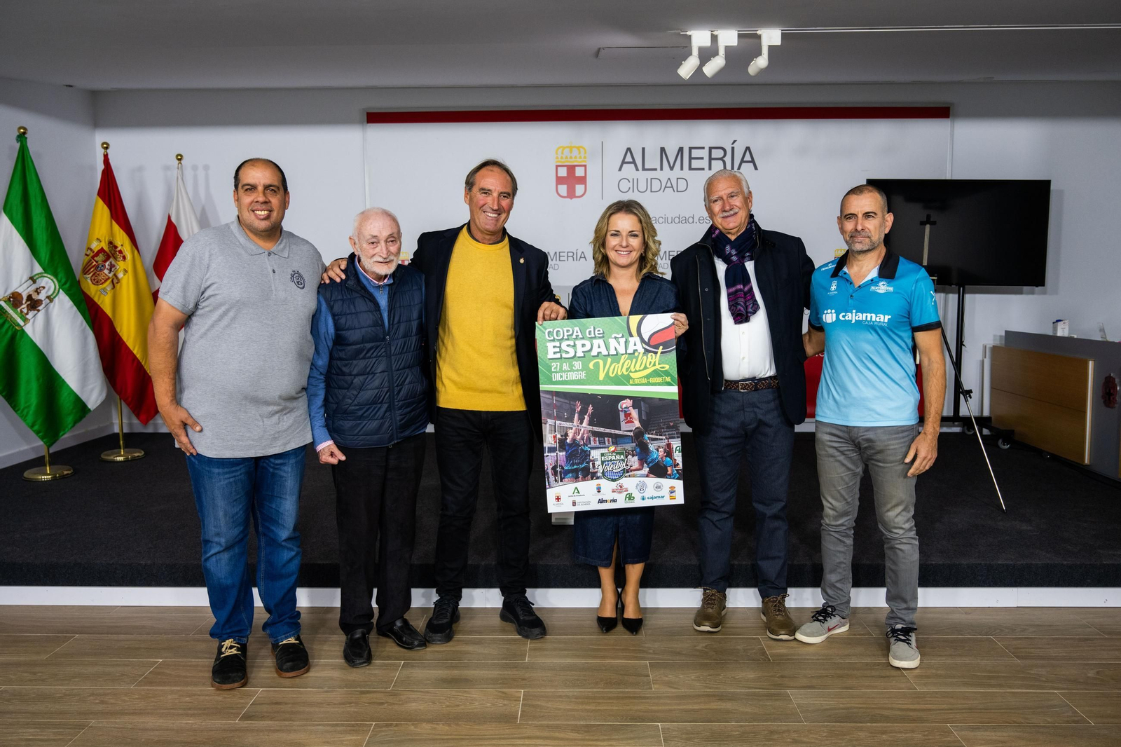 Foto de familia durante la presentación de la Copa de España de Voleibol Cadete.