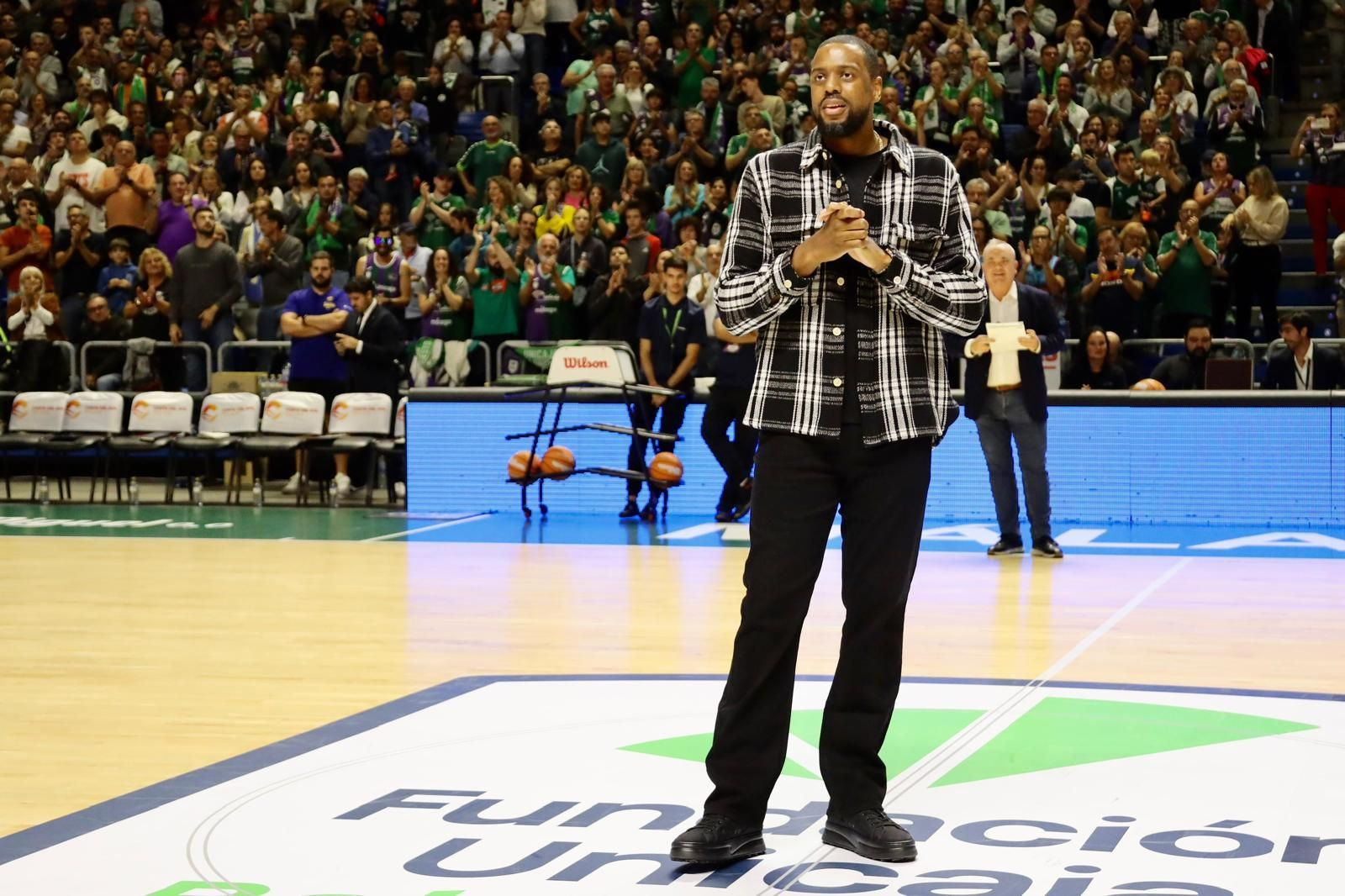 Will Thomas, la leyenda regresó a grito de "Will, Will" Will Thomas, la leyenda regresó a grito de "Will, Will"