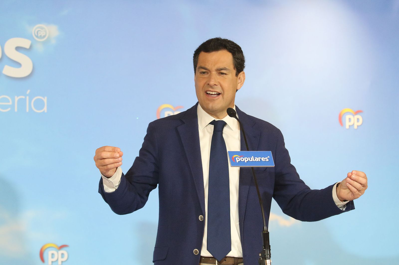 Las imágenes de la visita de Juanma Moreno a Almería