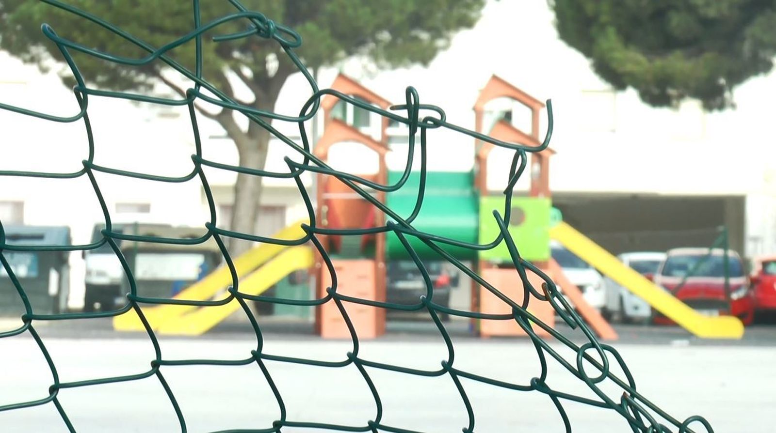 Vallado del parque Agnes Reston, totalmente destrozado