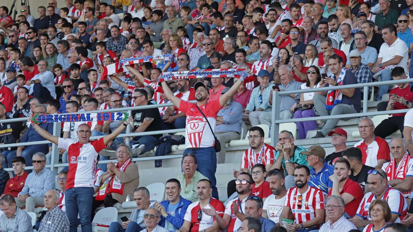 Fotos de la afición en el Nuevo Mirador