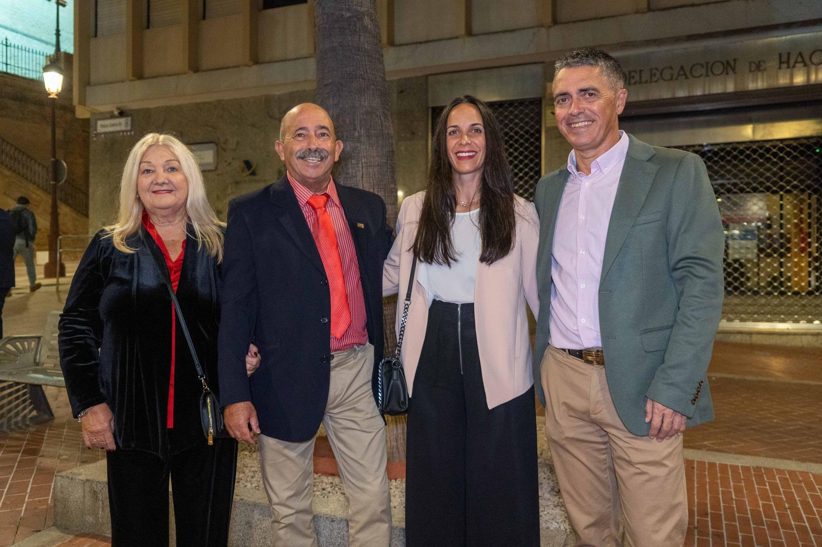 Imágenes de los invitados a la gala de los  37 premios Onubenses del Año