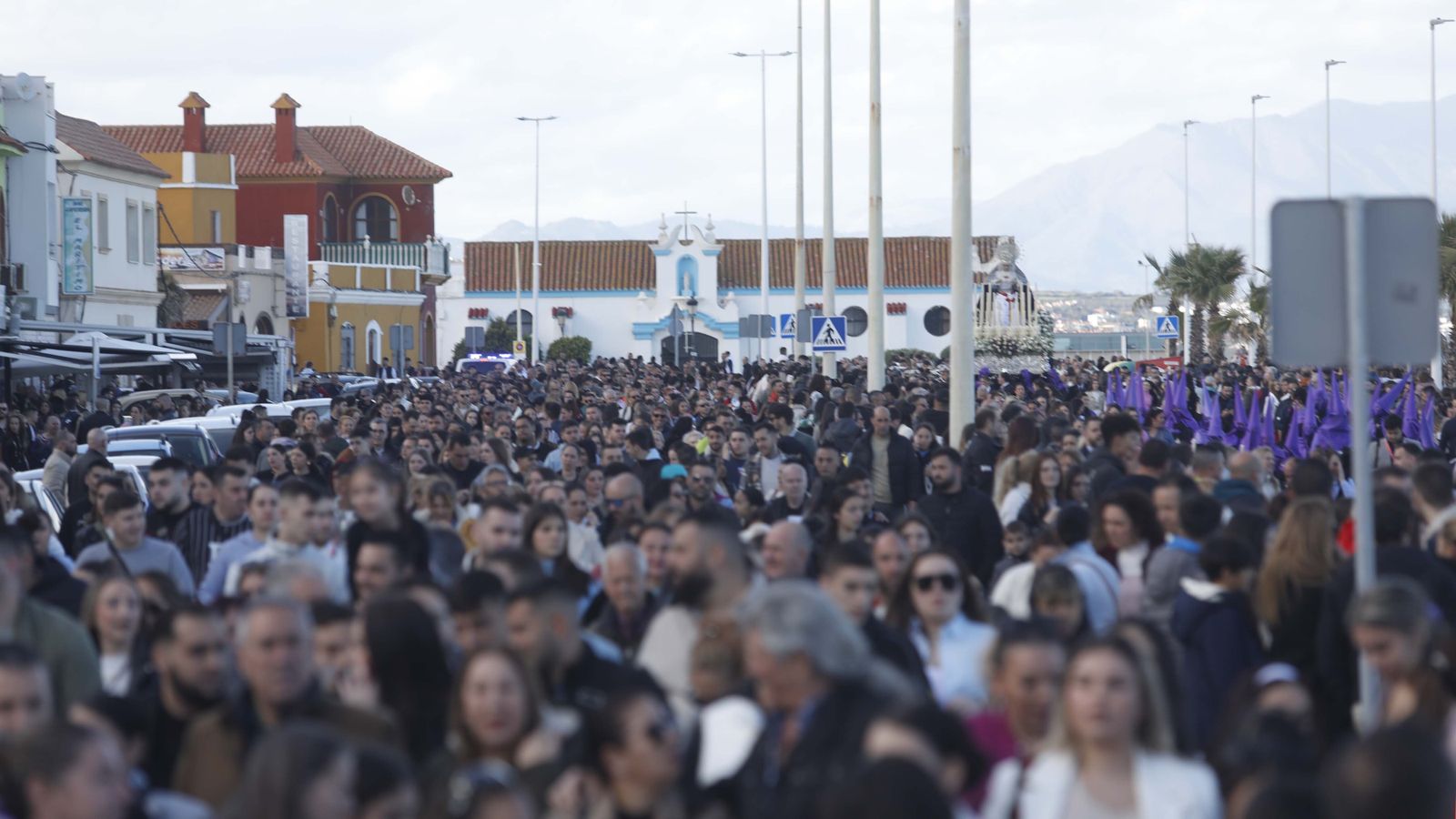 Fotos del Viernes Santo en La Línea: Cristo del Mar y Luz y Esperanza Nuestra, Soledad y Santo Entierro, Cristo del Amor y Misericordia y Amargura.