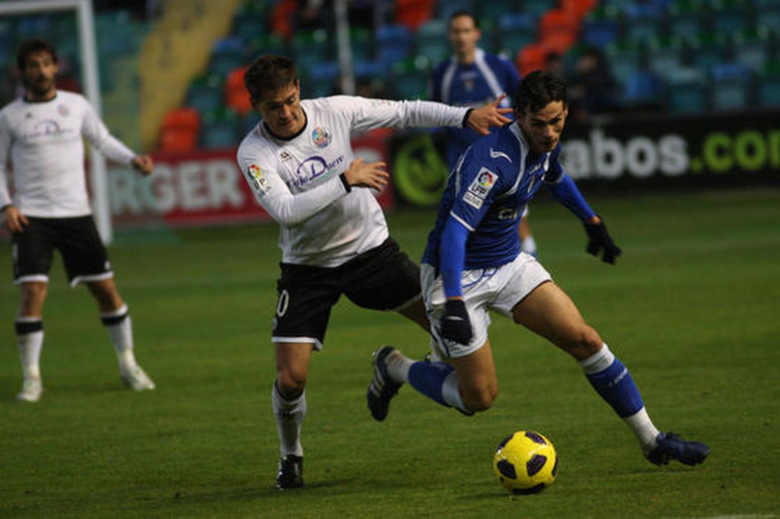 El equipo azulino se impone en el Helmántico y encadena así seis victorias seguidas, colocándose cuarto en la tabla./ Fotos: LOF

Foto: LOF