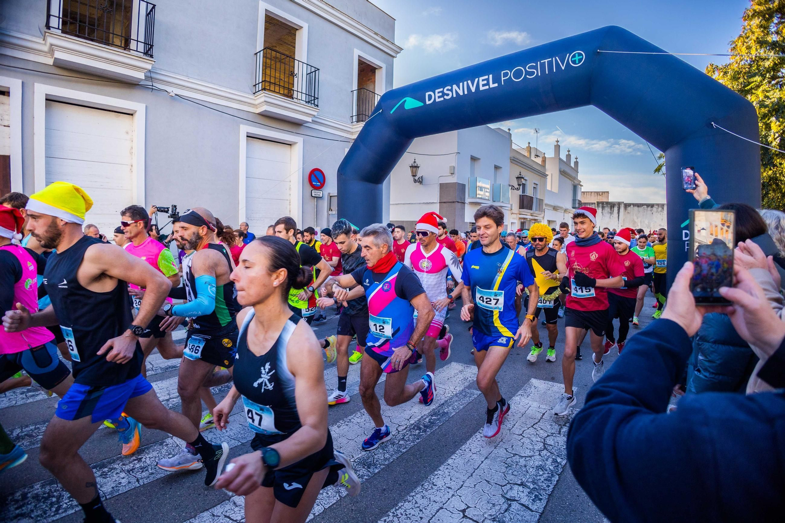 Gran ambiente en la Carrera Solidaria de la Divina Pastora en San Fernando