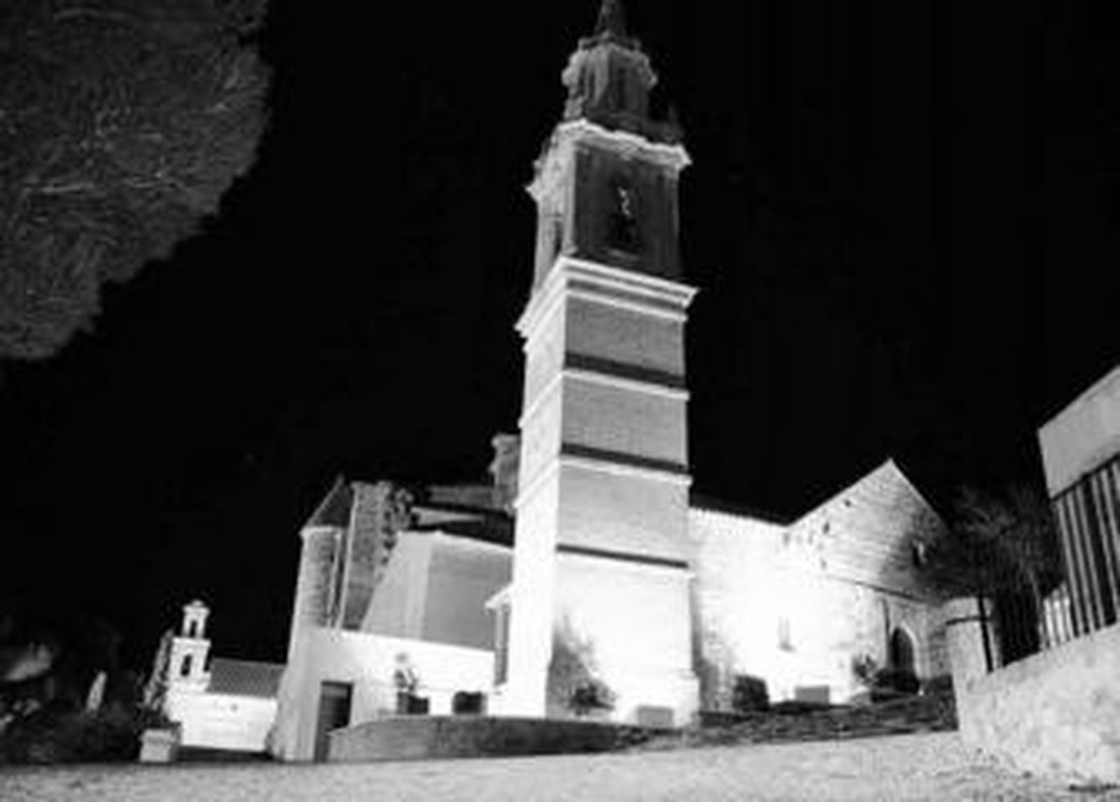 La iglesia de Santa María, punto de partida y punto final del recorrido nocturno.