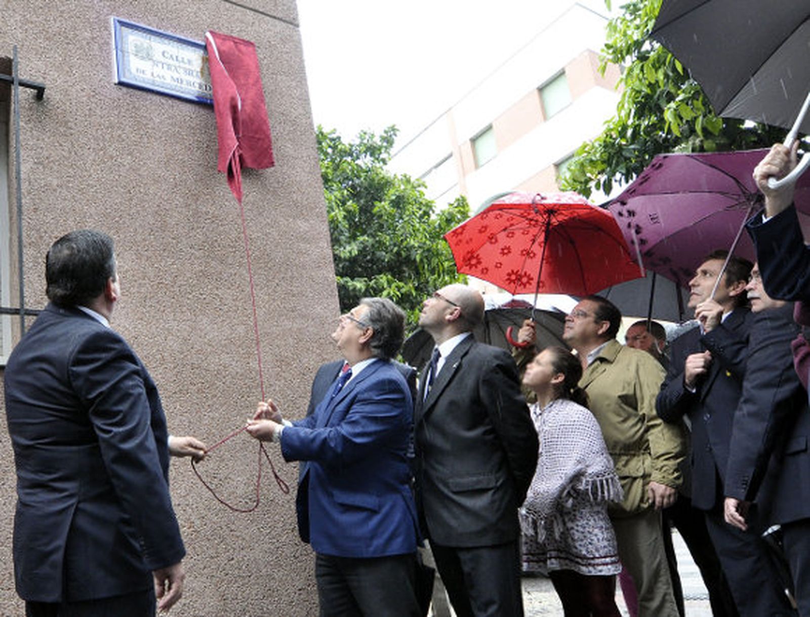 Zoido pone de "ejemplo de iniciativa ciudadana" el cambio de nombre de la calle Pilar Bardem