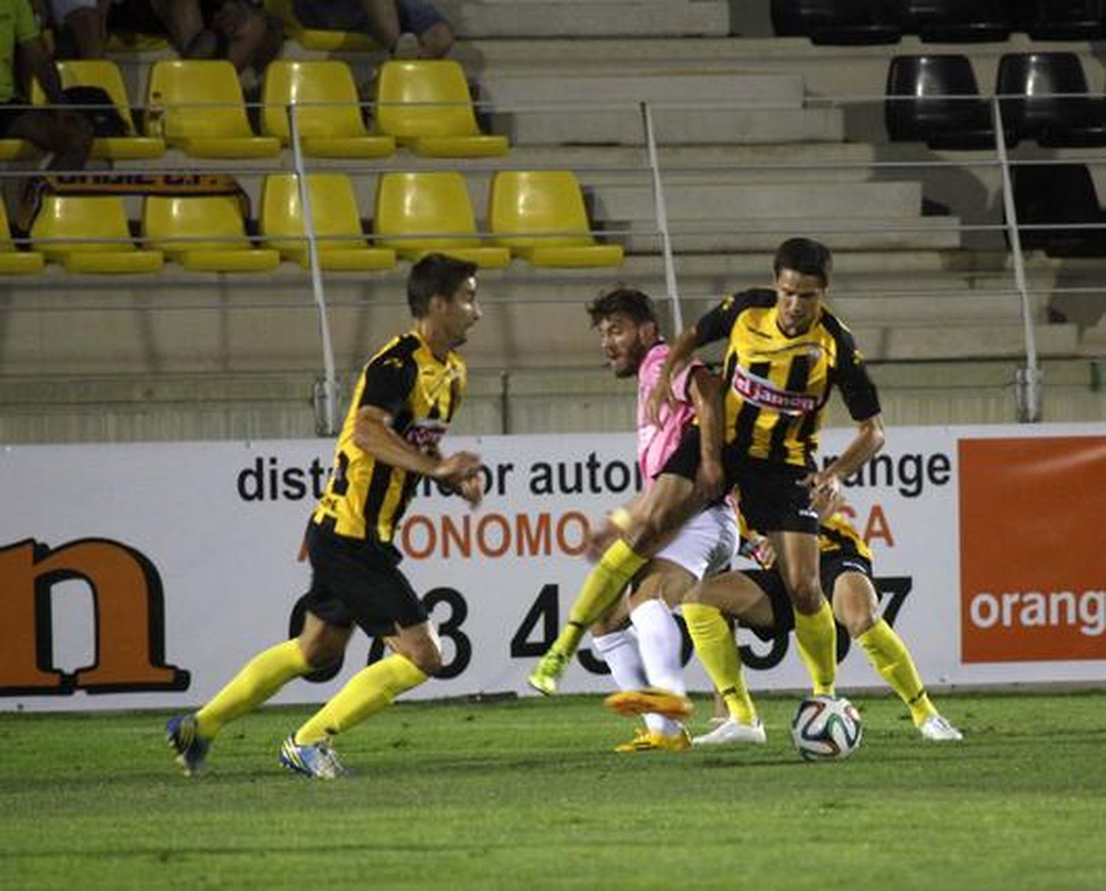 El Cádiz elimina al San Roque de Lepe (0-3) en la Copa del Rey con una imagen muy convincente

Foto: Dani Gomez