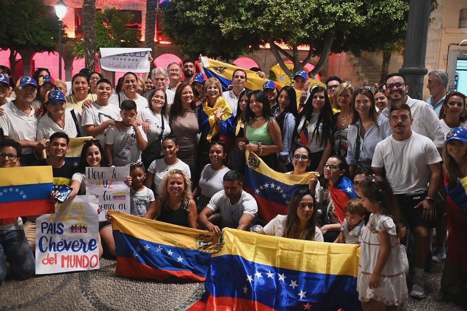 María José García-Pelayo, con la comunidad venezolana en Jerez.