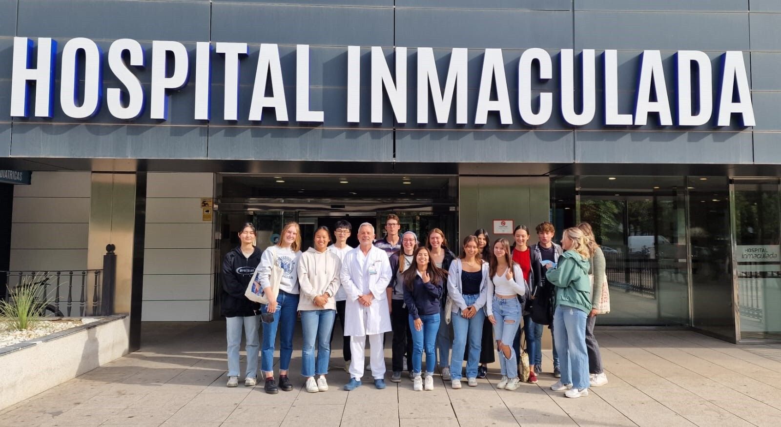 Estudiantes internacionales del Centro de Lenguas Modernas de la Universidad de Granada en HLA Inmaculada.