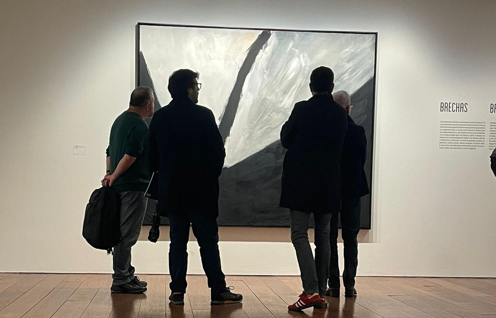 El grupo de visitantes en una de las actividades del primer día de recorrido.