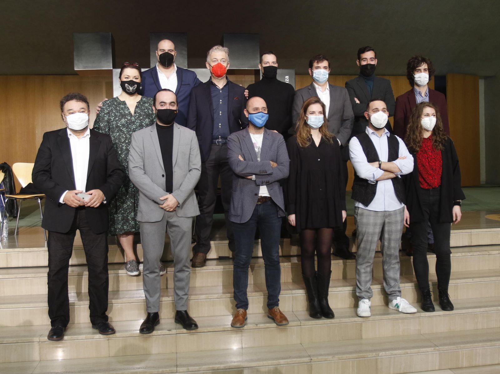 El equipo de 'Un ballo in maschera', junto con Javier Menéndez.