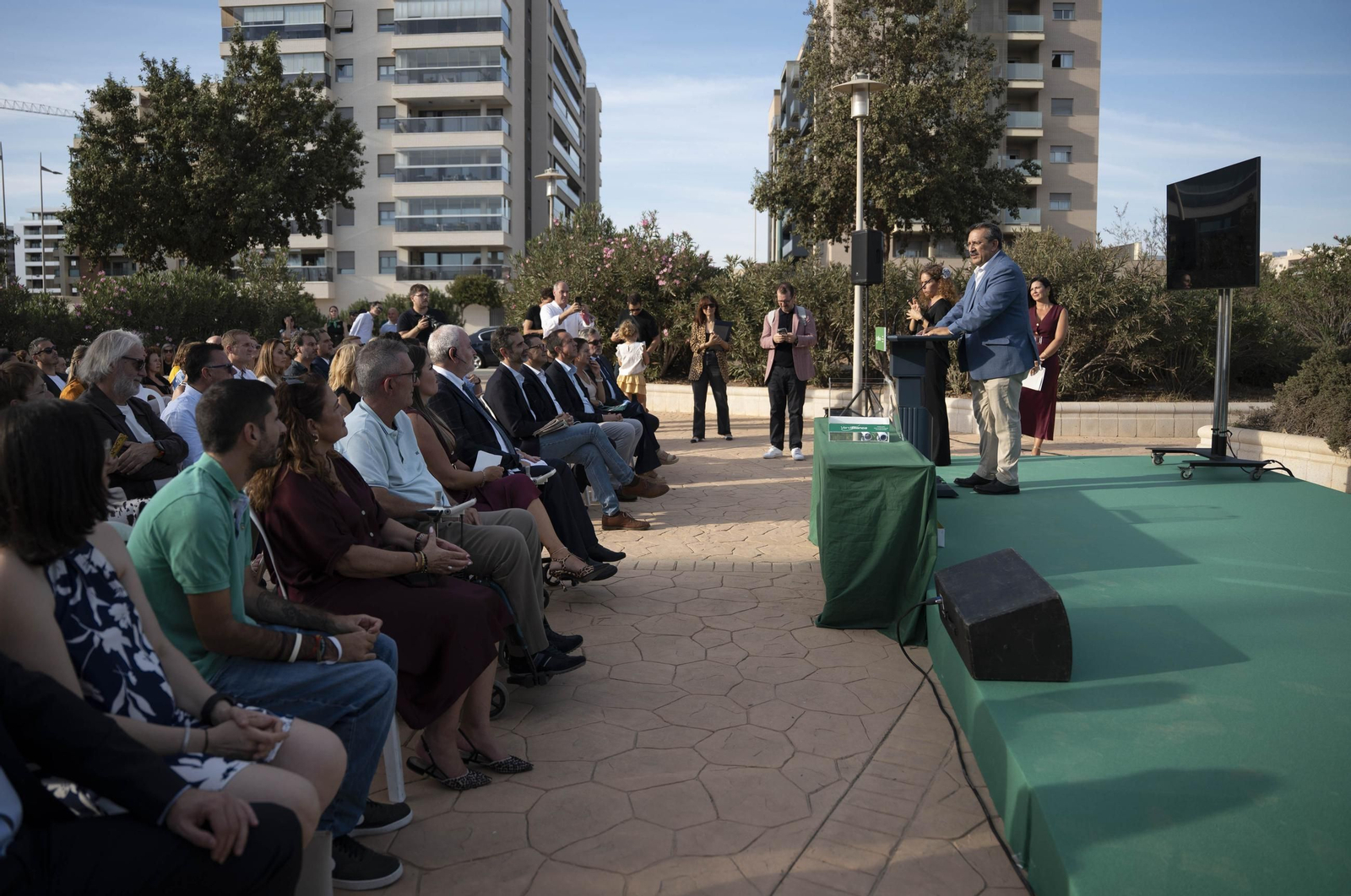 Las imágenes de la primera piedra del centro de día ocupacional Juan Goytisolo de Verdiblanca en Almería