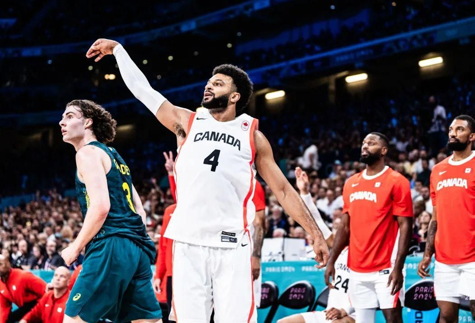 Ejim, en el banquillo de Canadá.