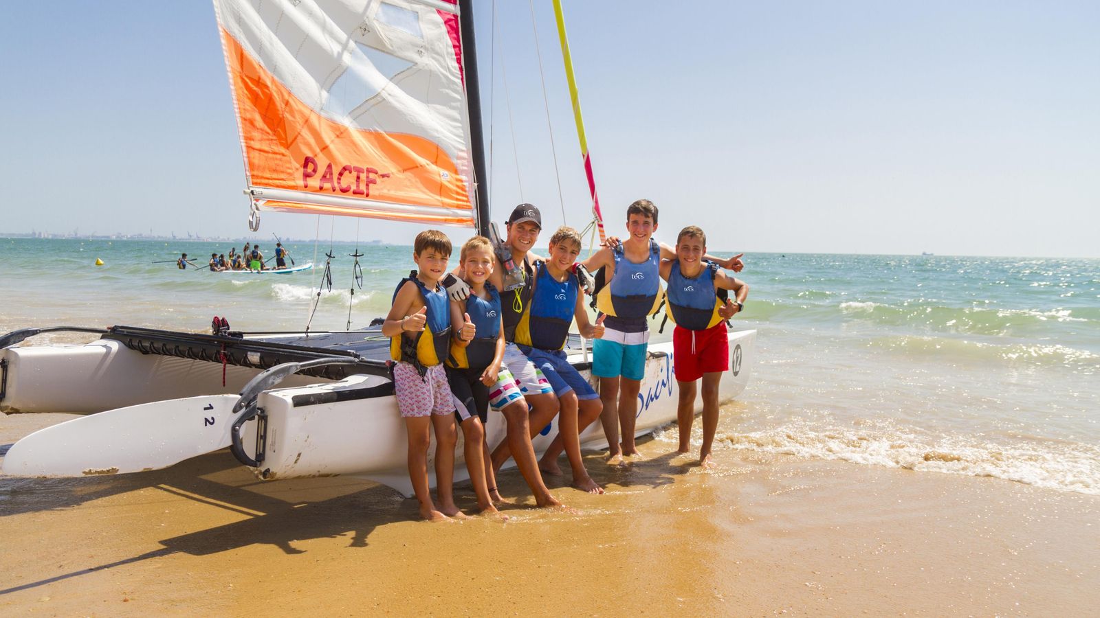 El completo programa de actividades TECS incluye, entre otros, salidas a las playas de El Puerto y las mejores actividades acuáticas.