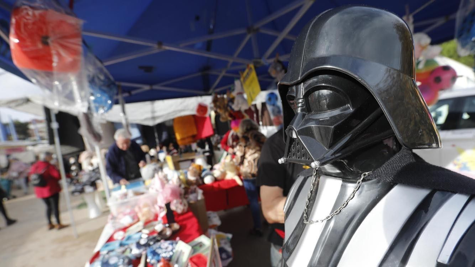 Las fotos de Reyes Magos 98, durante el mercadillo solidario para la recogida de juguetes