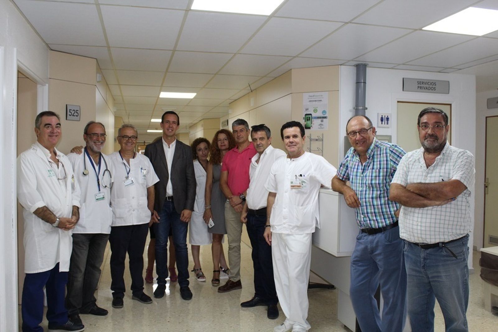 El delegado durante su visita al ala B de la quinta planta.