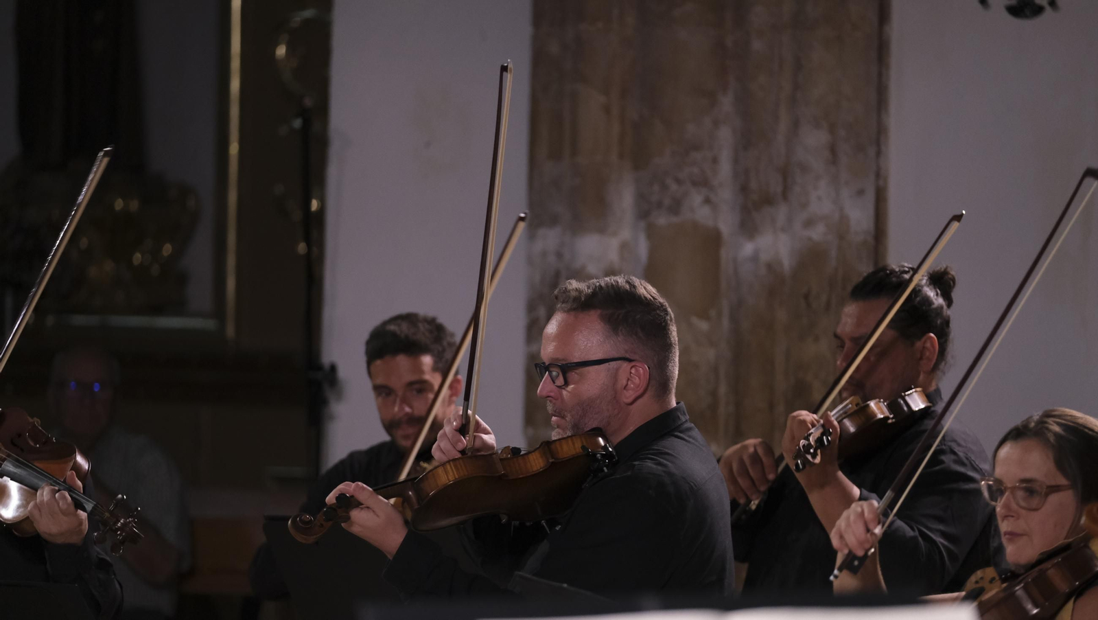 Concierto de la OCAL y del violinista Jesús Reina en Vélez Blanco, en imágenes