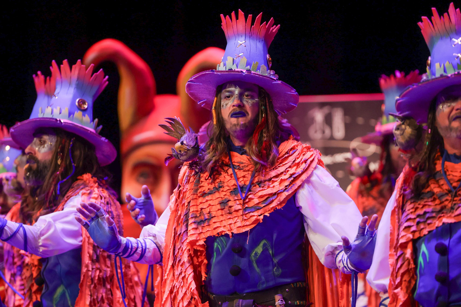 Imágenes de la actuación de la comparsa de Huelva "Los Alquimistas" en las semifinales del Carnaval Colombino