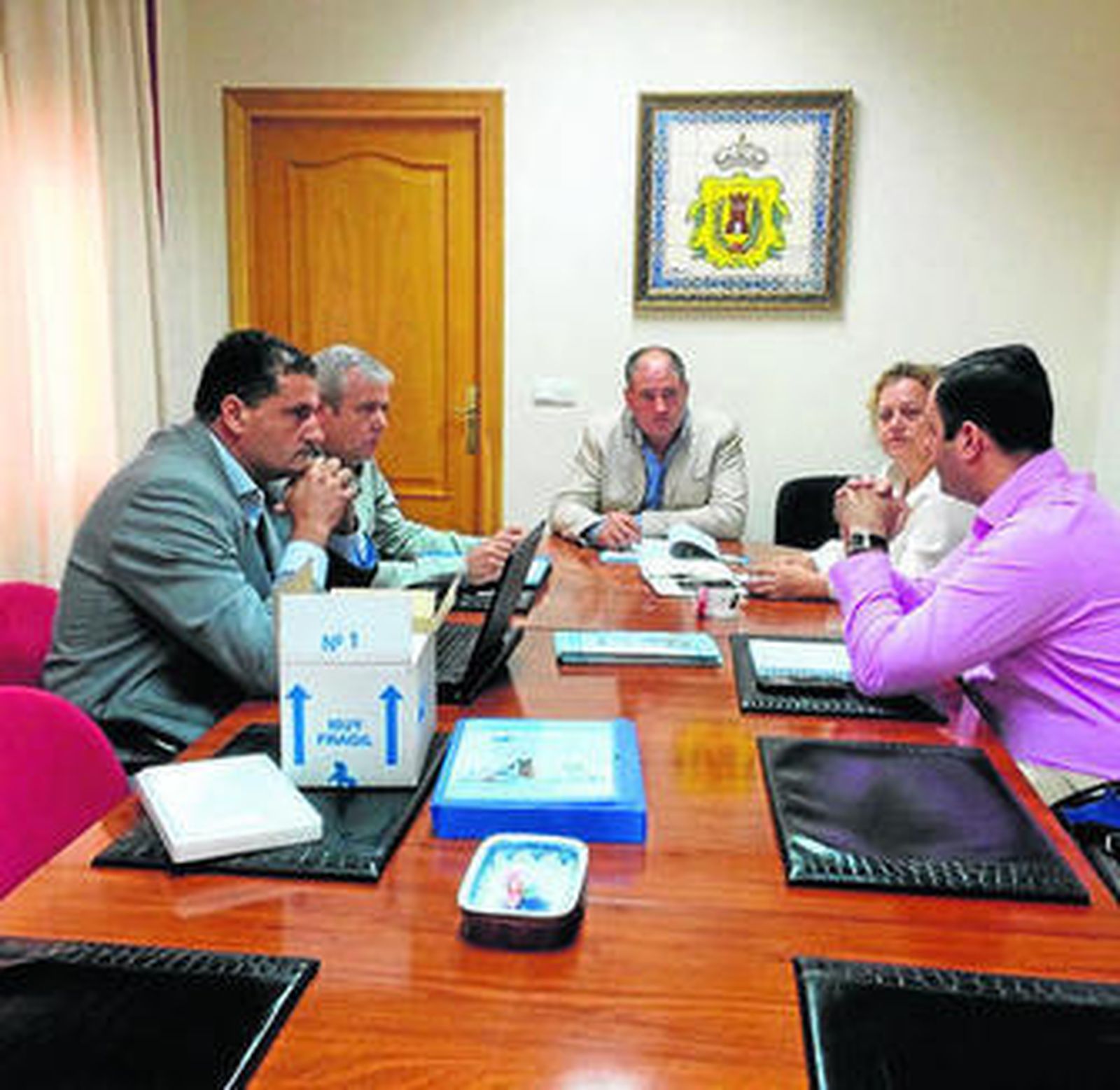 Romero y Roldán con la empresa que desarrolla el proyecto.