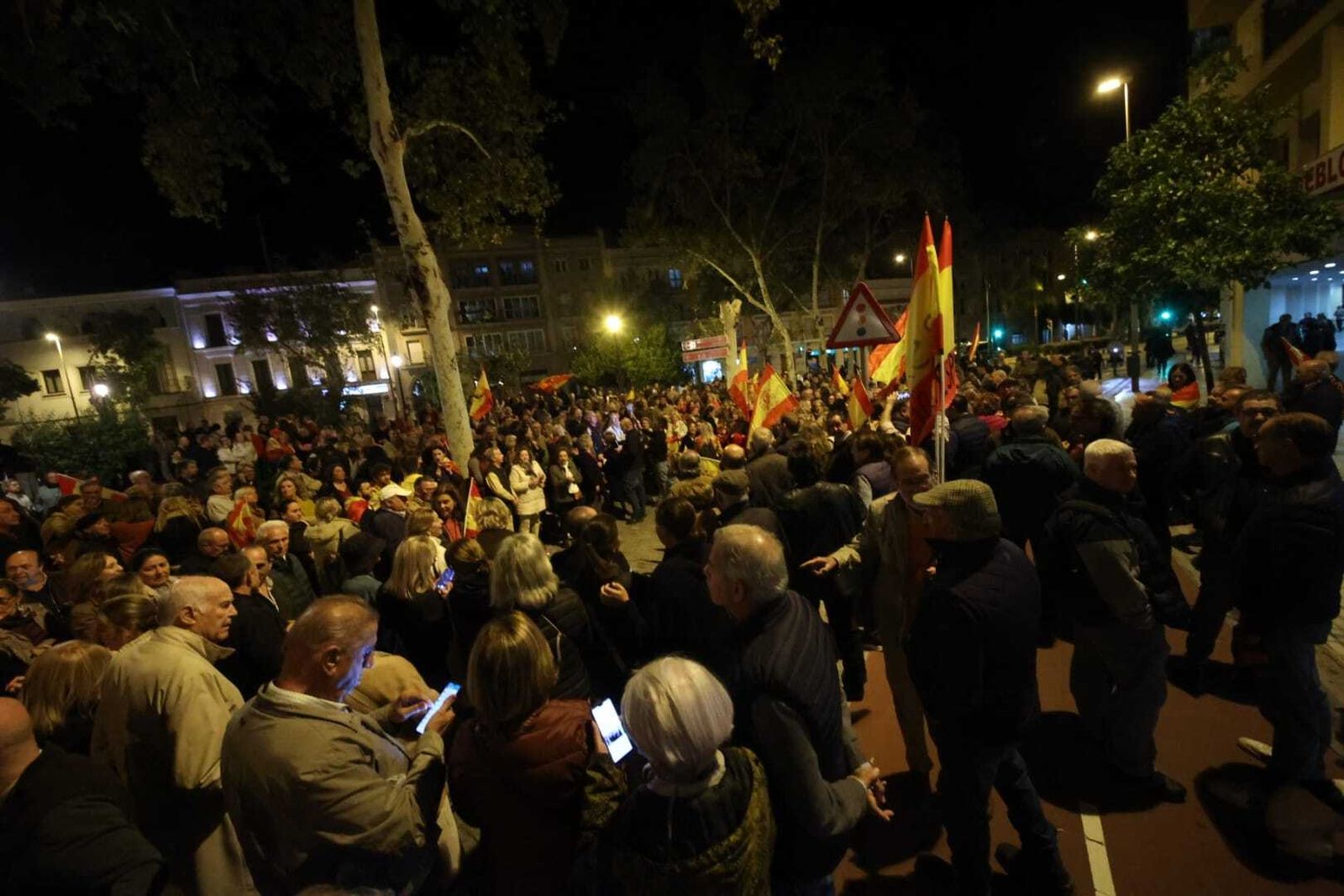 Concentración ante la sede del PSOE en Jerez para protestar contra la amnistía