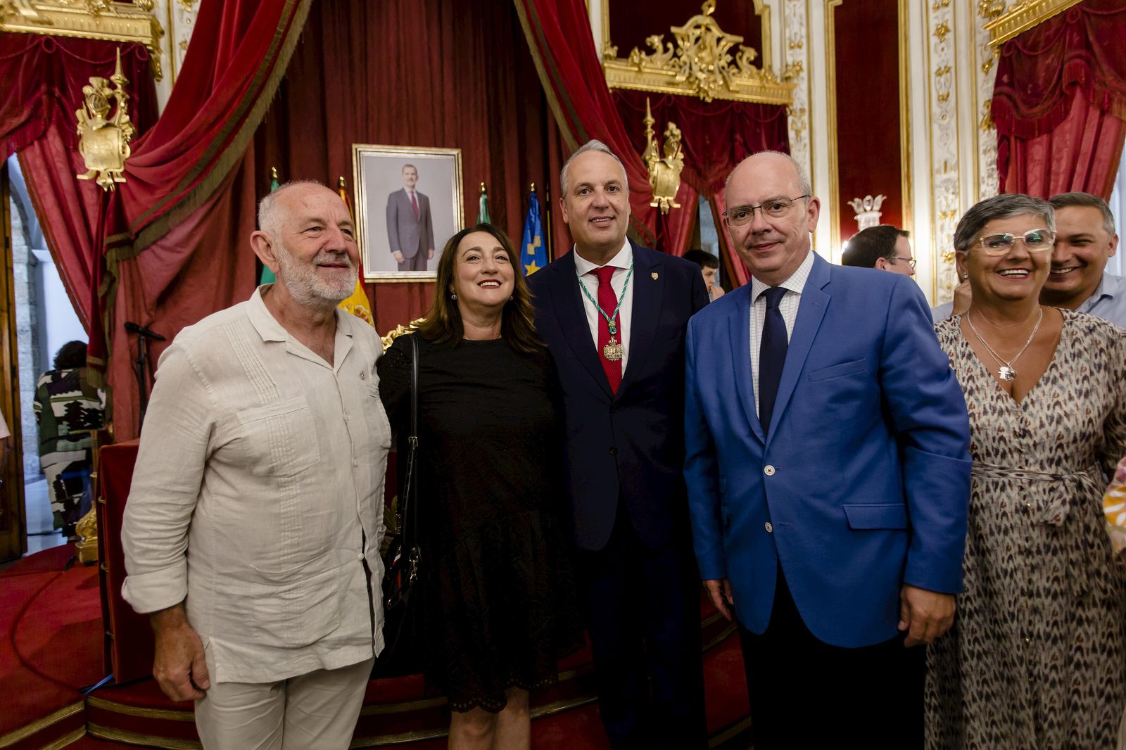 Las imágenes del relevo en la presidencia de la Diputación de Cádiz