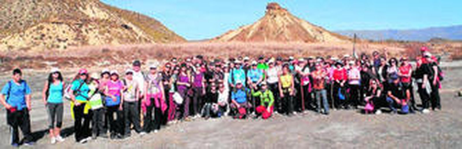Senderistas en la ruta del cine por el desierto de Tabernas