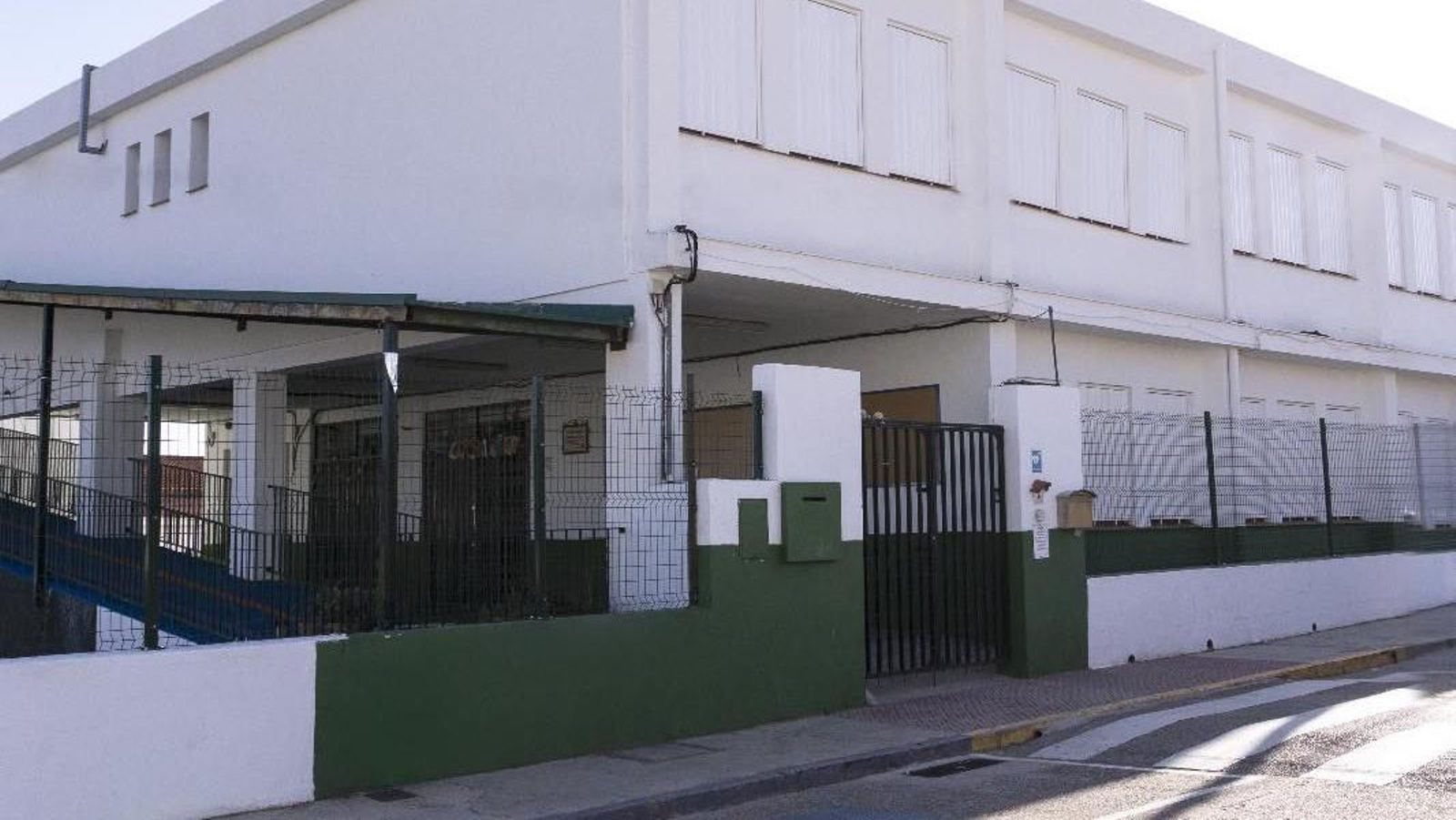 La entrada del colegio Aljibe.