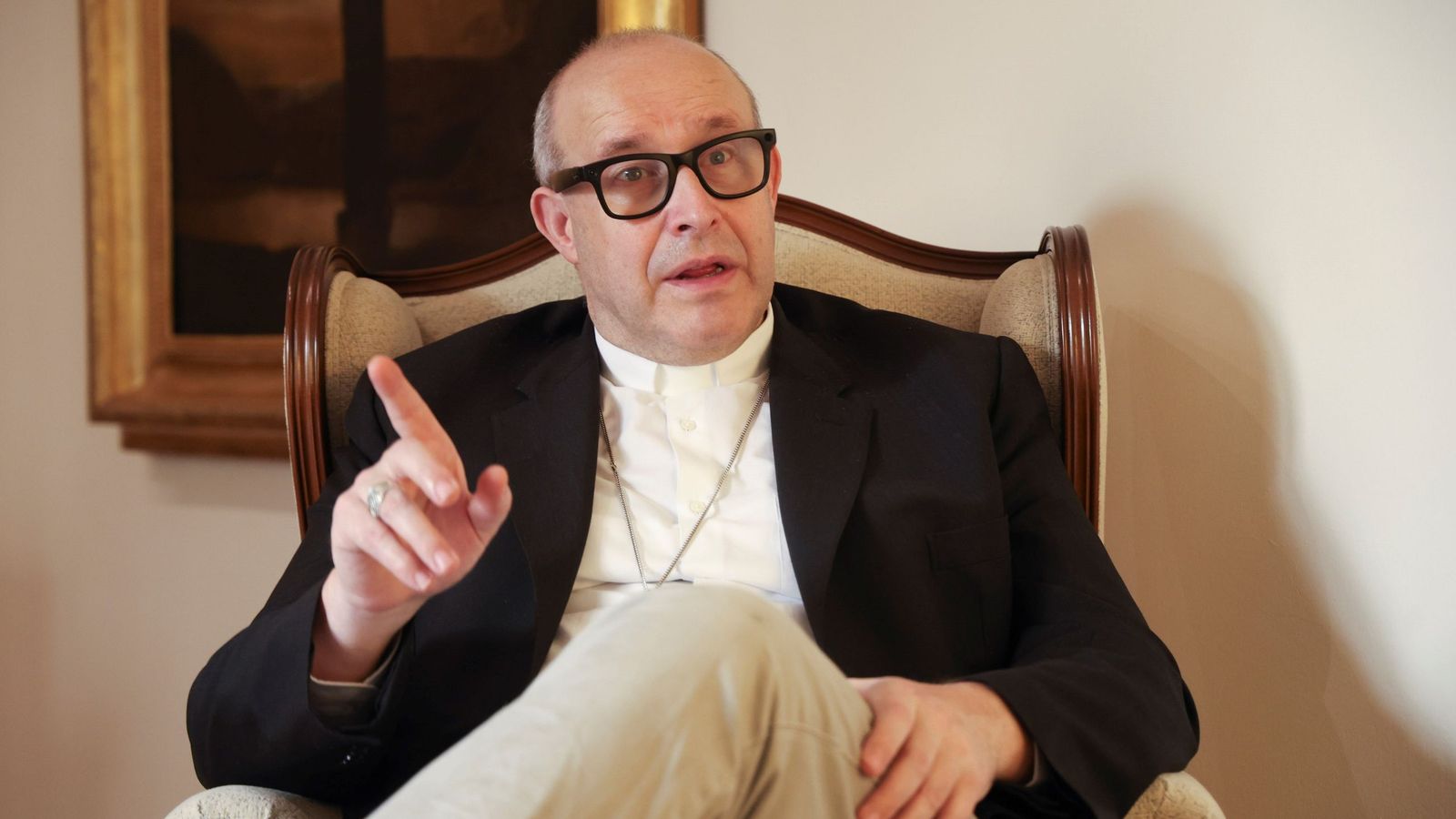 El obispo de Málaga, José Antonio Satué, durante la entrevista.