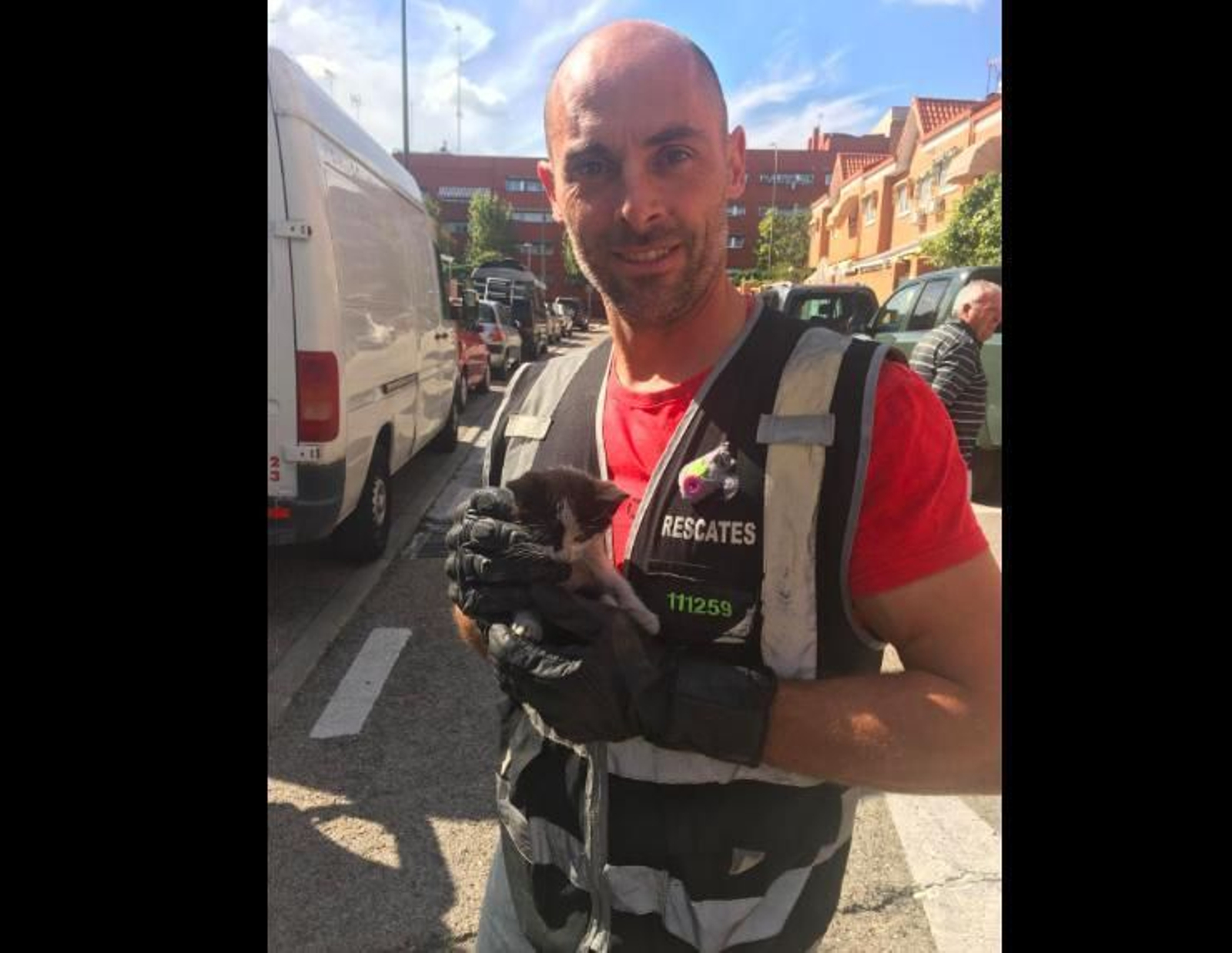 Un bombero muere atropellado mientras estaba de servicio cuando iba a rescatar a una gata