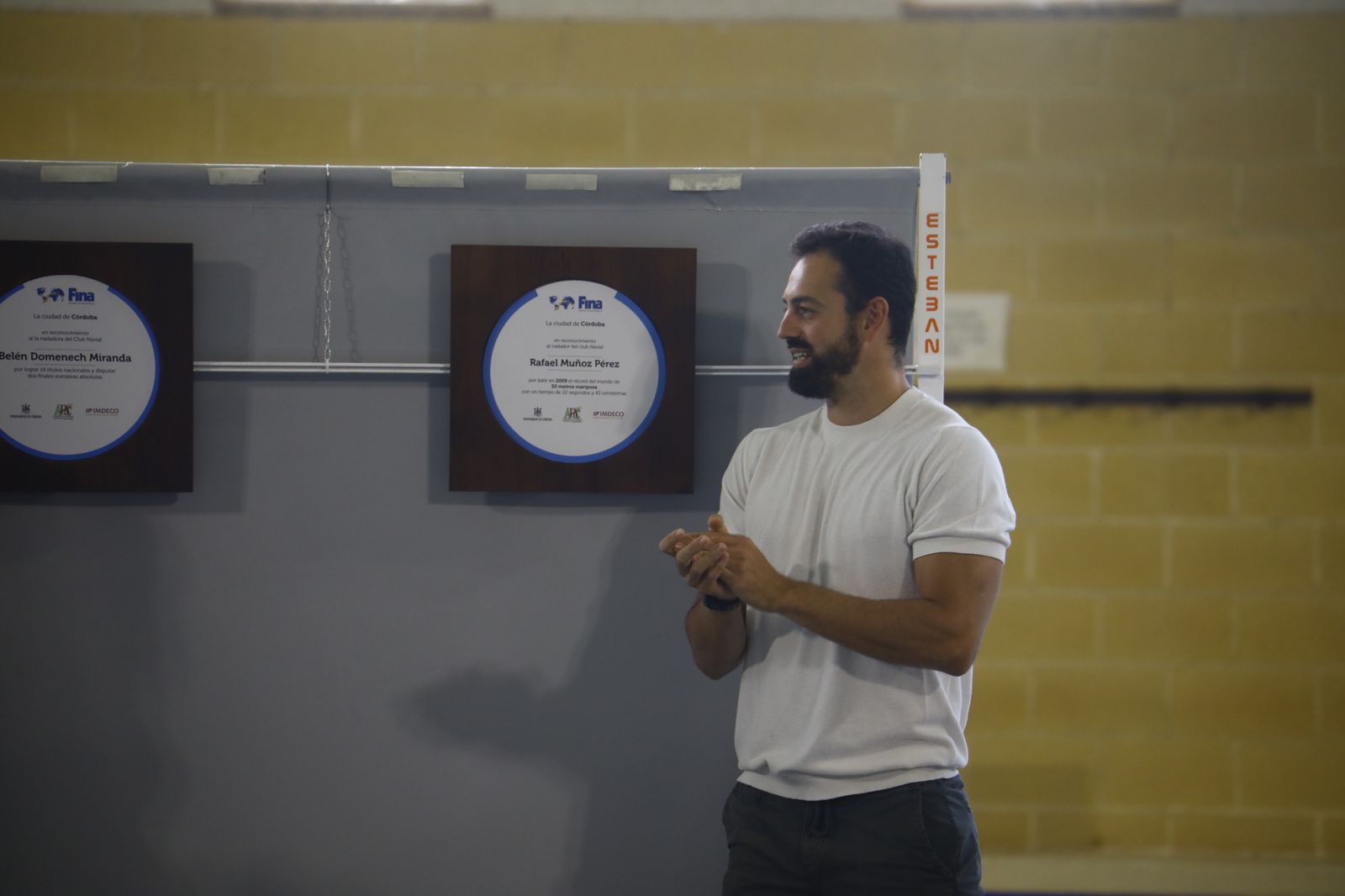 El homenaje de Córdoba a los nadadores Rafa Muñoz y Belén Domenech, en imágenes