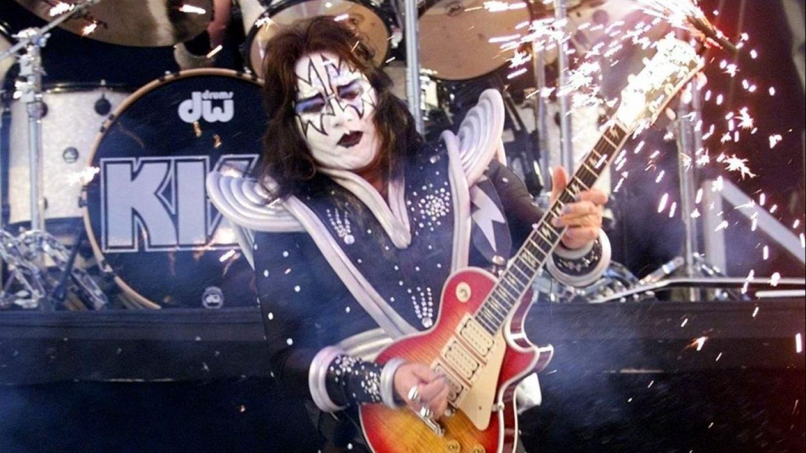 Ace Frehley con su característica pintura facial.