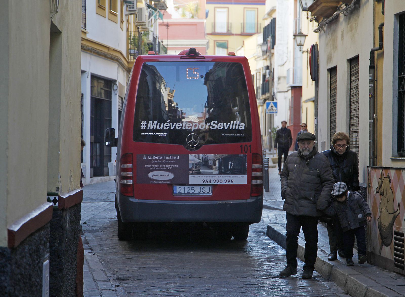 El C5 por Relator esquina con Parras busca la salida en el Pumarejo hacia San Luis y San Marcos.