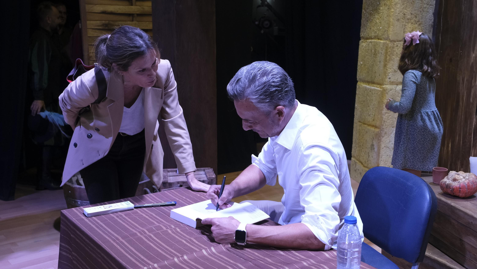 Imágenes de El Diario de los Libros, con Amós Milton