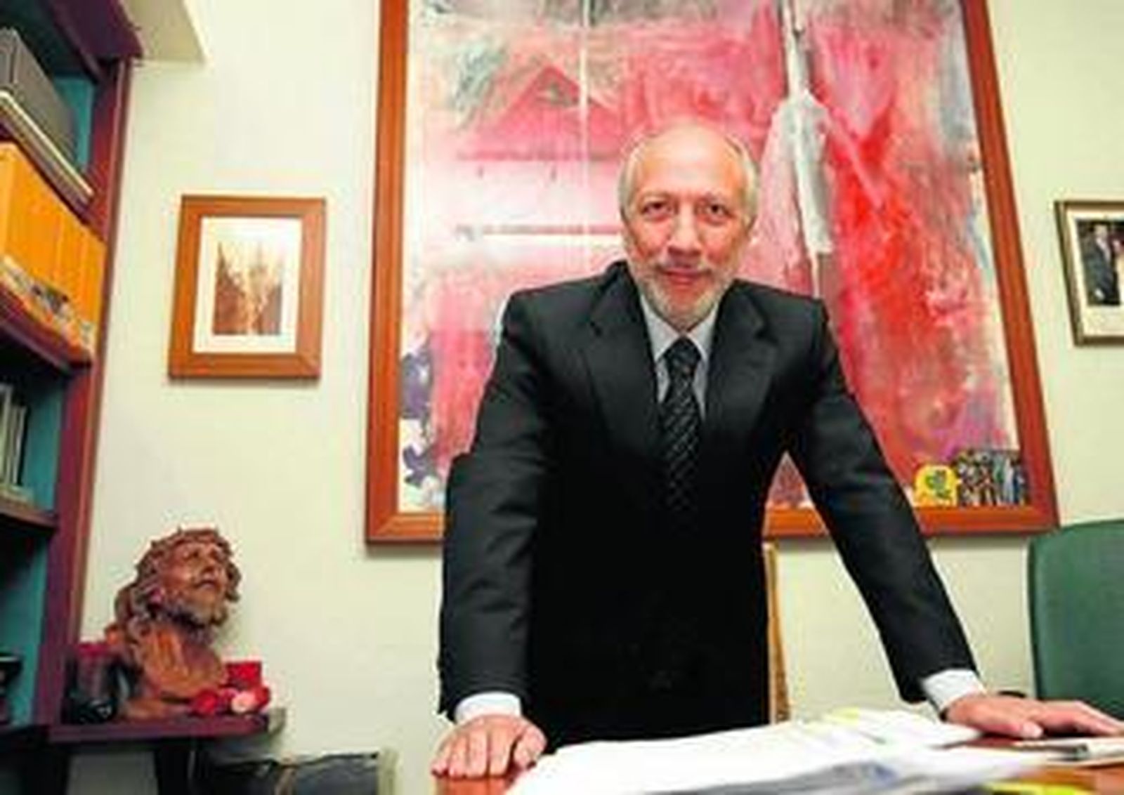 Anselmo Valdés plantea una renovación en la Docta Casa.