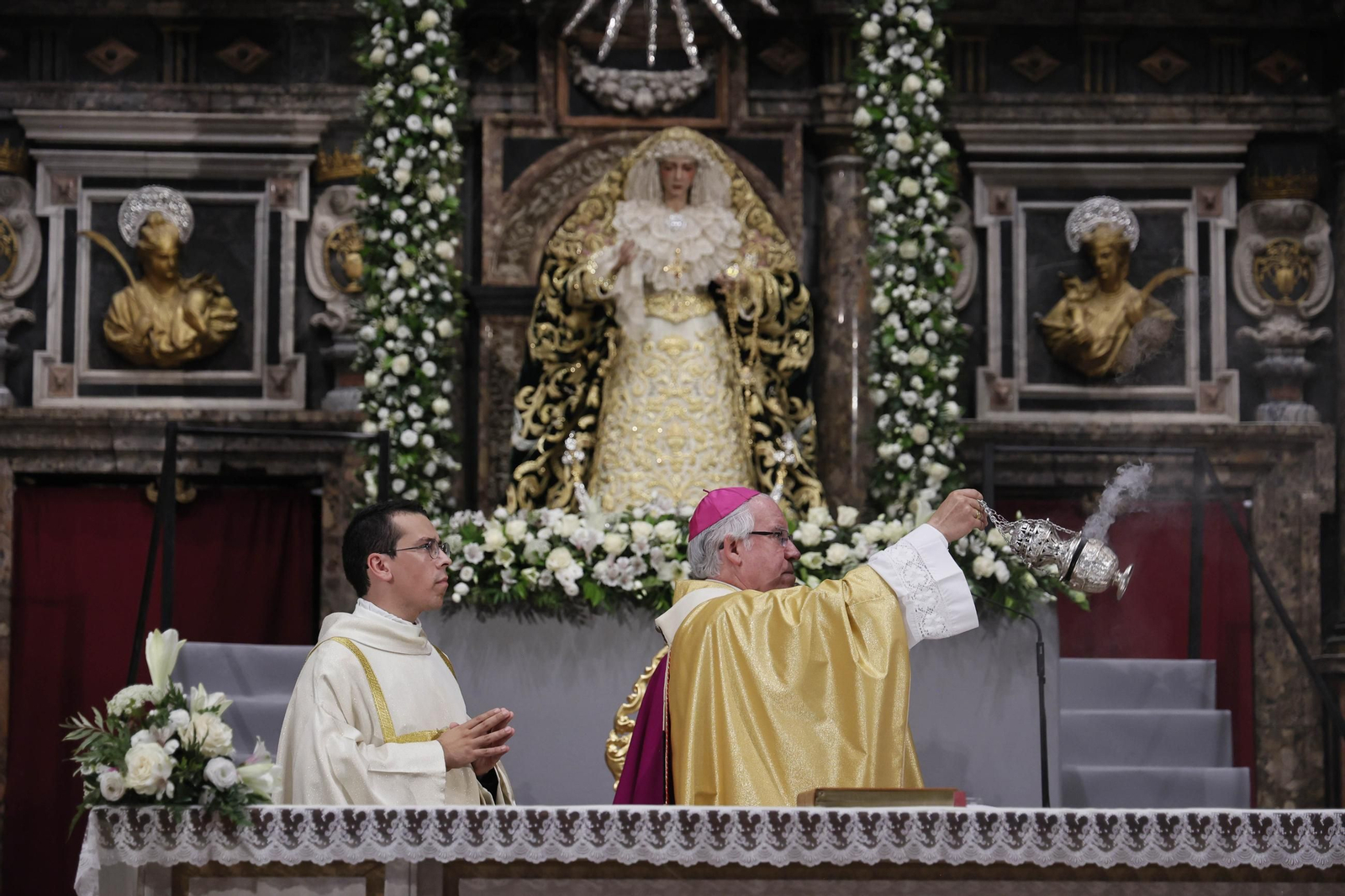 La coronación de la Virgen del Rocío en imágenes