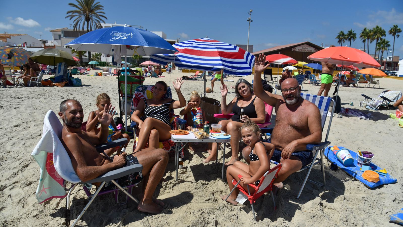 Las fotos del ultimo domingo de la temporada oficial de playas en Algeciras