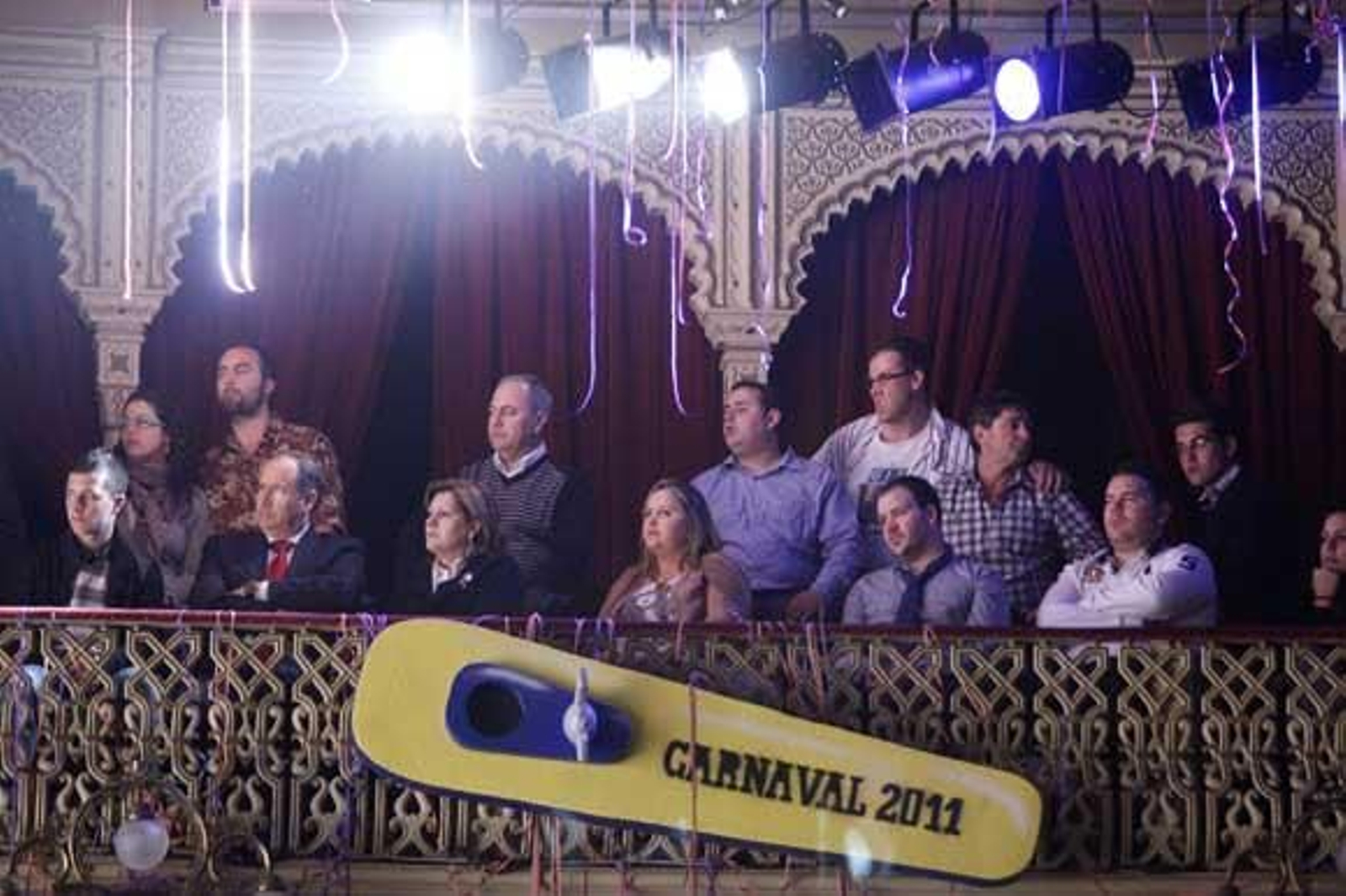 Espectacular aspecto que presentaba el Gran Teatro Falla durante la final

Foto: Julio Gonzalez-Jesus Marin-Lourdes de Vicente