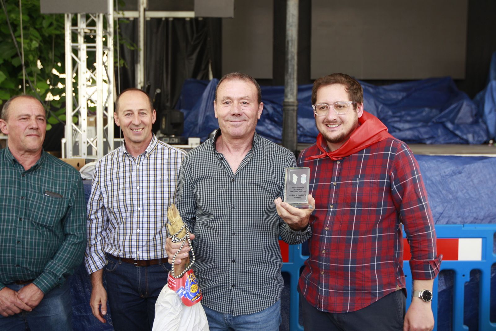 Imágenes de las Fiestas de Abrucena: concurso de mostos, encierro infantil y migas populares