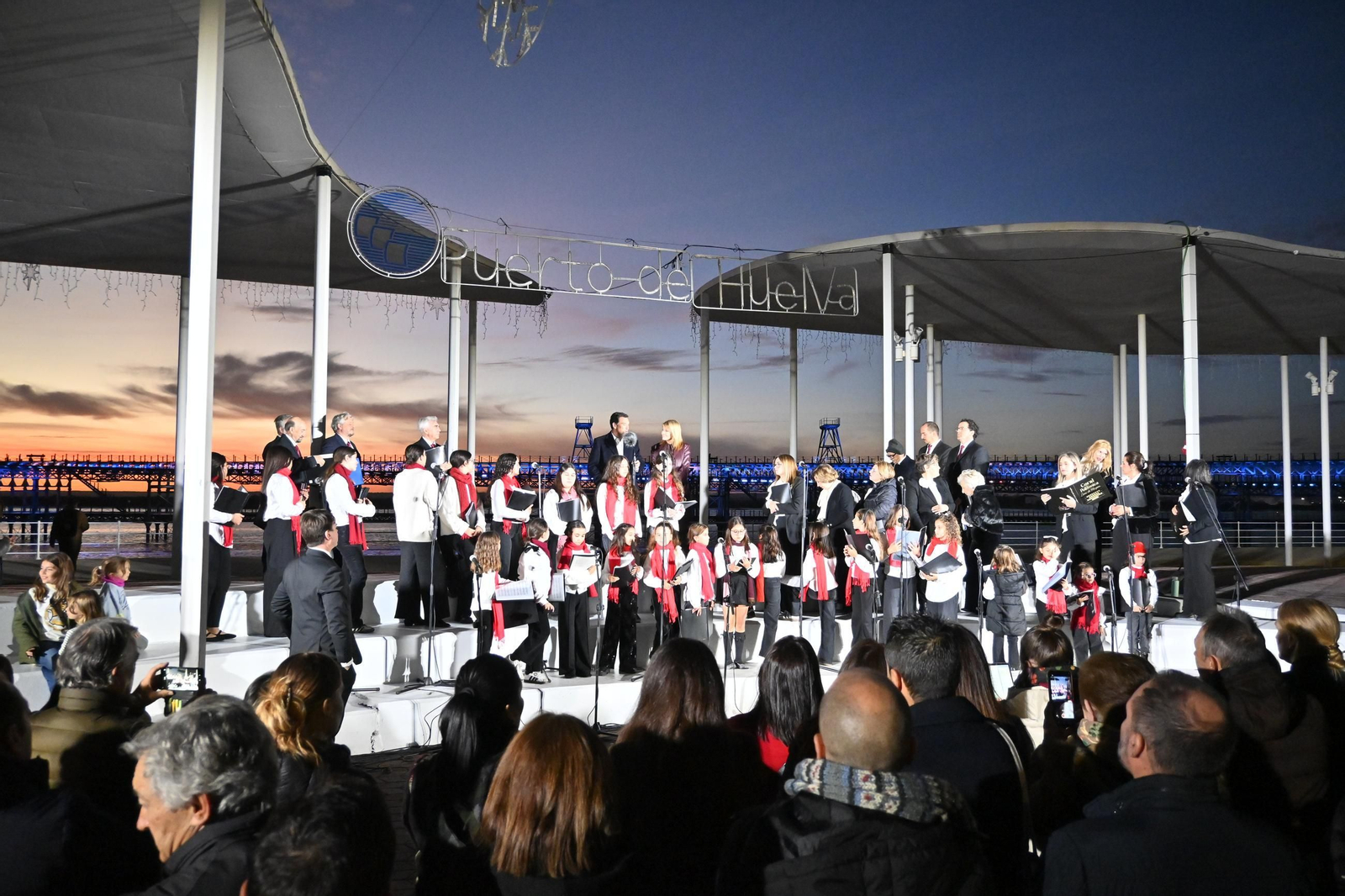 Inauguración de la iluminación navideña en el Paseo de la Ría del Puerto de Huelva 2025