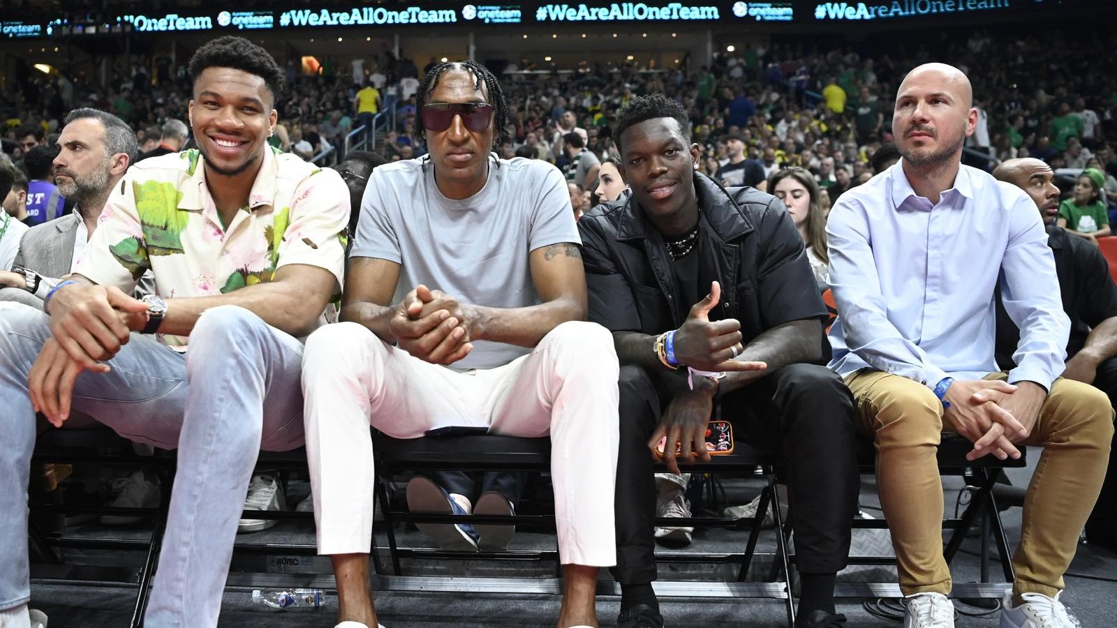 Antetokounmpo, Pippen y Schroeder, con Jankovski.