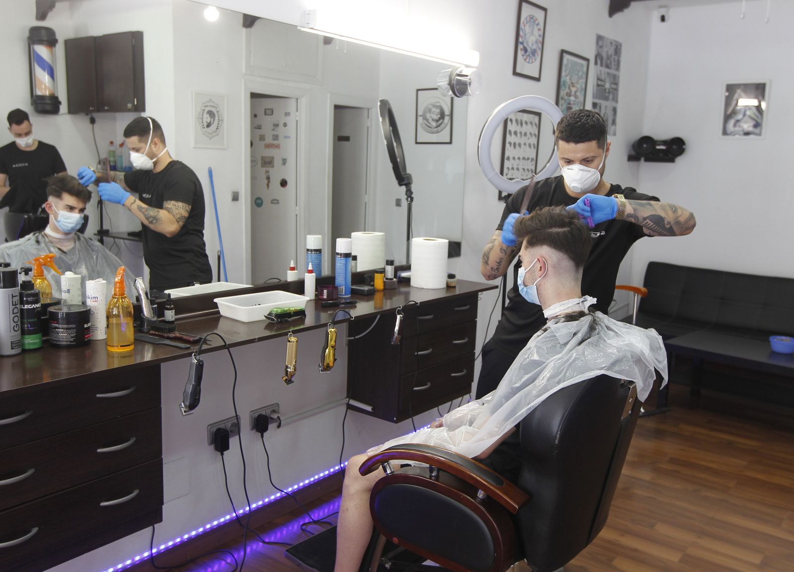 Fotografías primer día de peluquerías en coronavirus-COVID-19. Almería