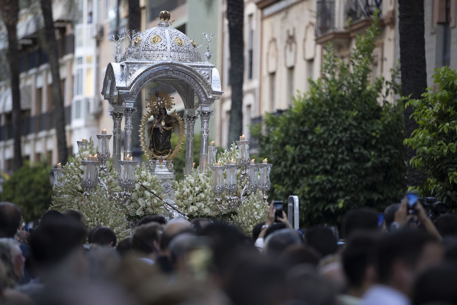 Imágenes de la salida de la Virgen de la Cinta desde la Catedral hacia el Santuario