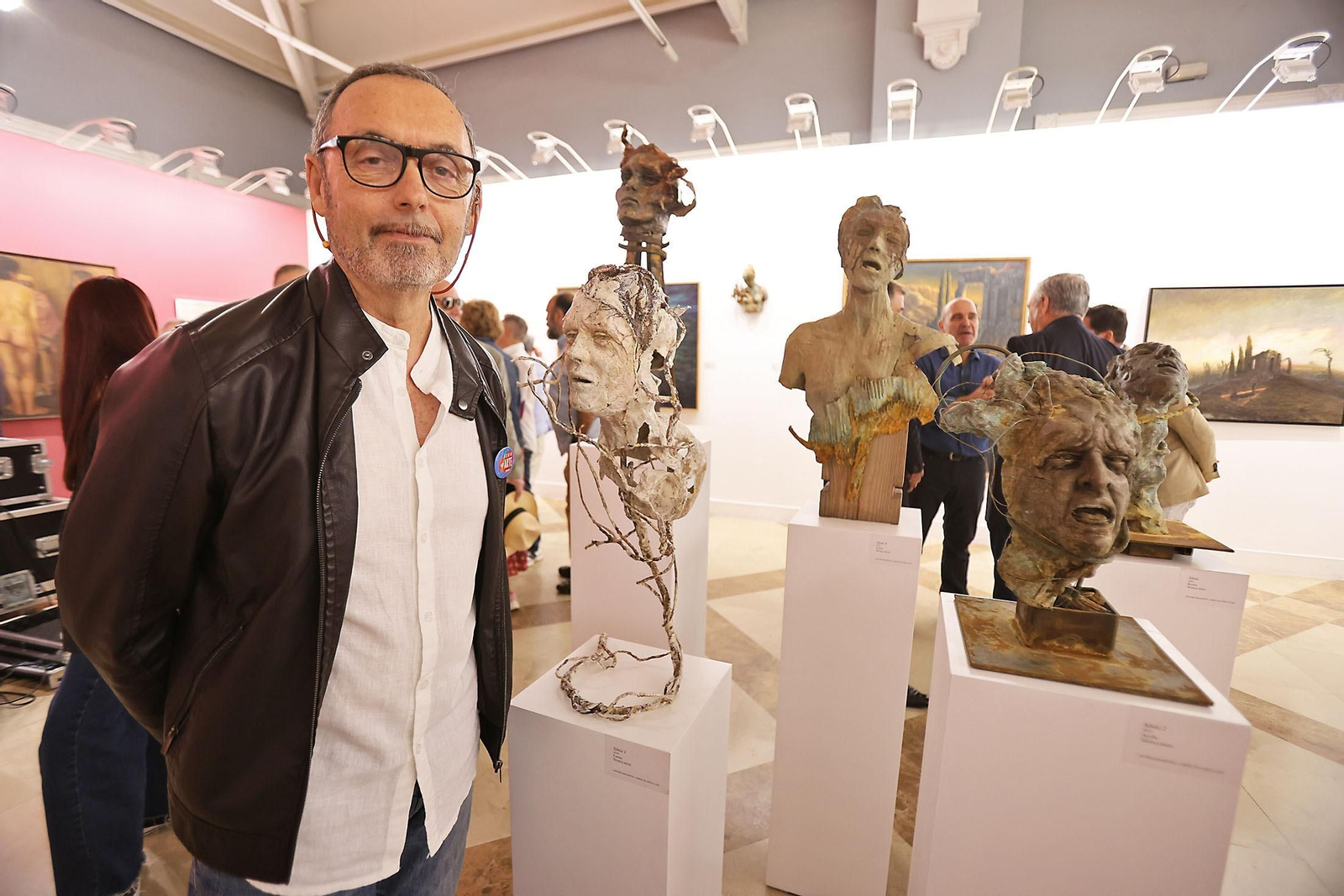 Imágenes de la inauguración de la muestra 'Camino de Perfección' del pintor Antonio Belmonte