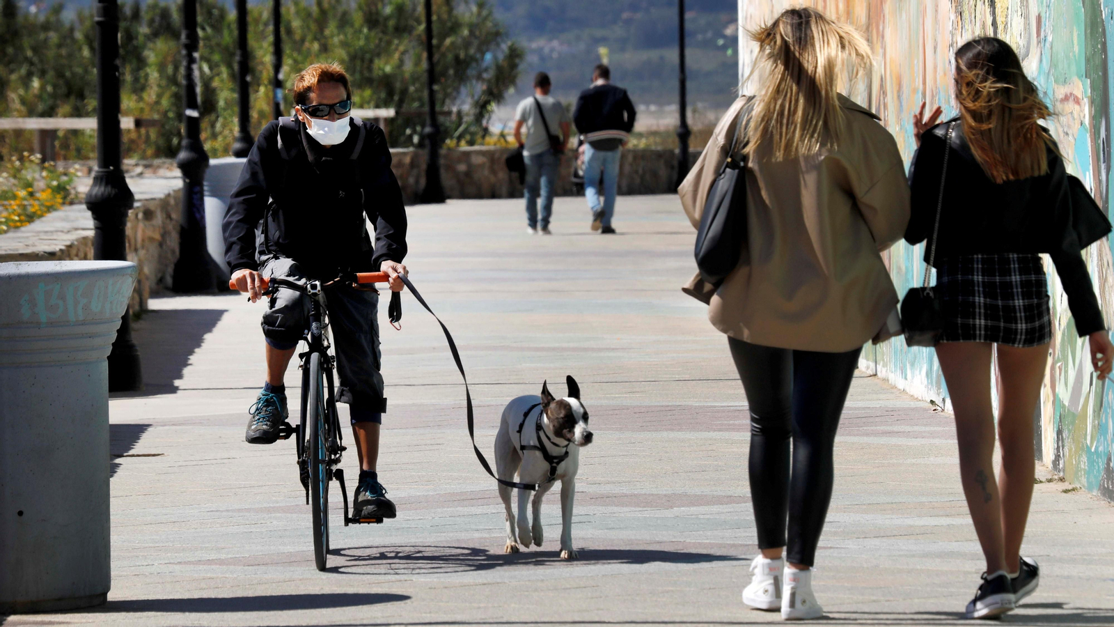 Varios personas en Tarifa.