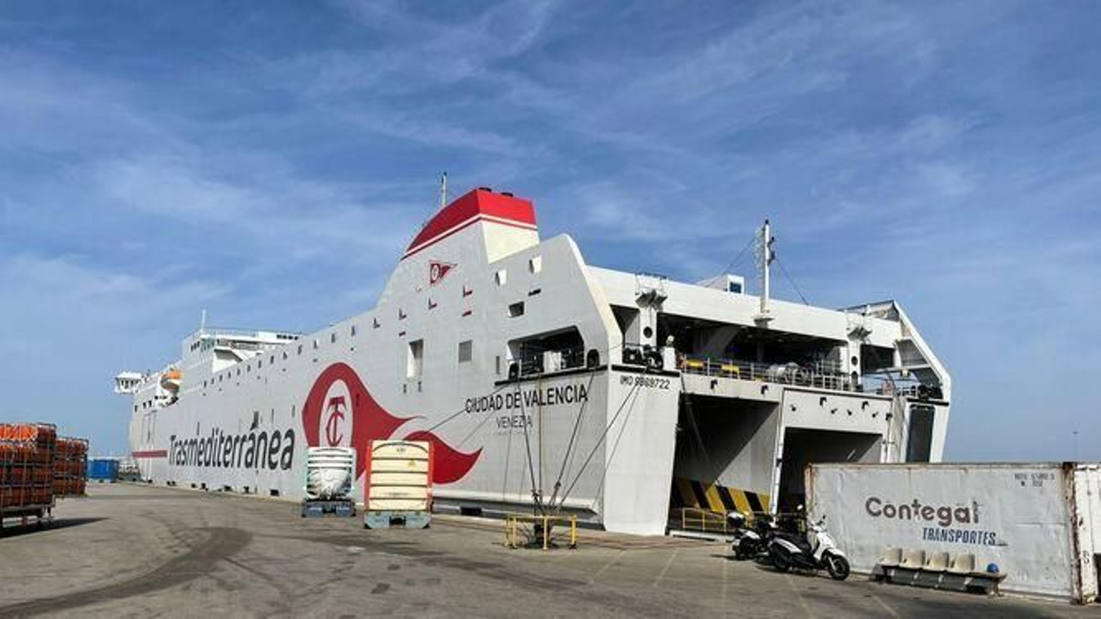 El Ciudad de Valencia, buque averiado en Cádiz