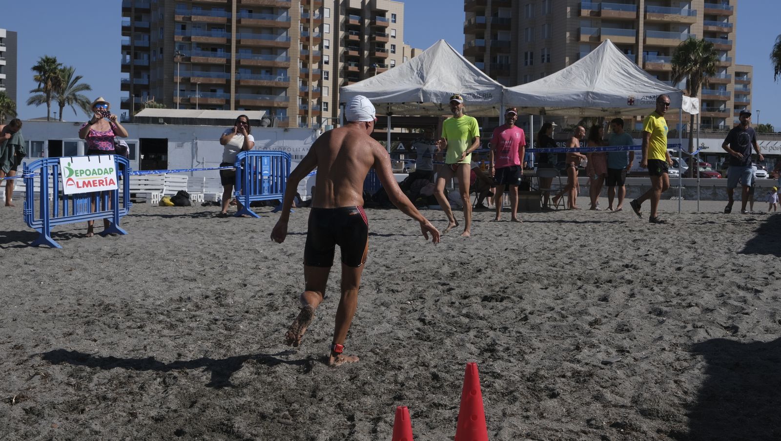 Imágenes de la travesía a nado de la Feria de Almería 2022