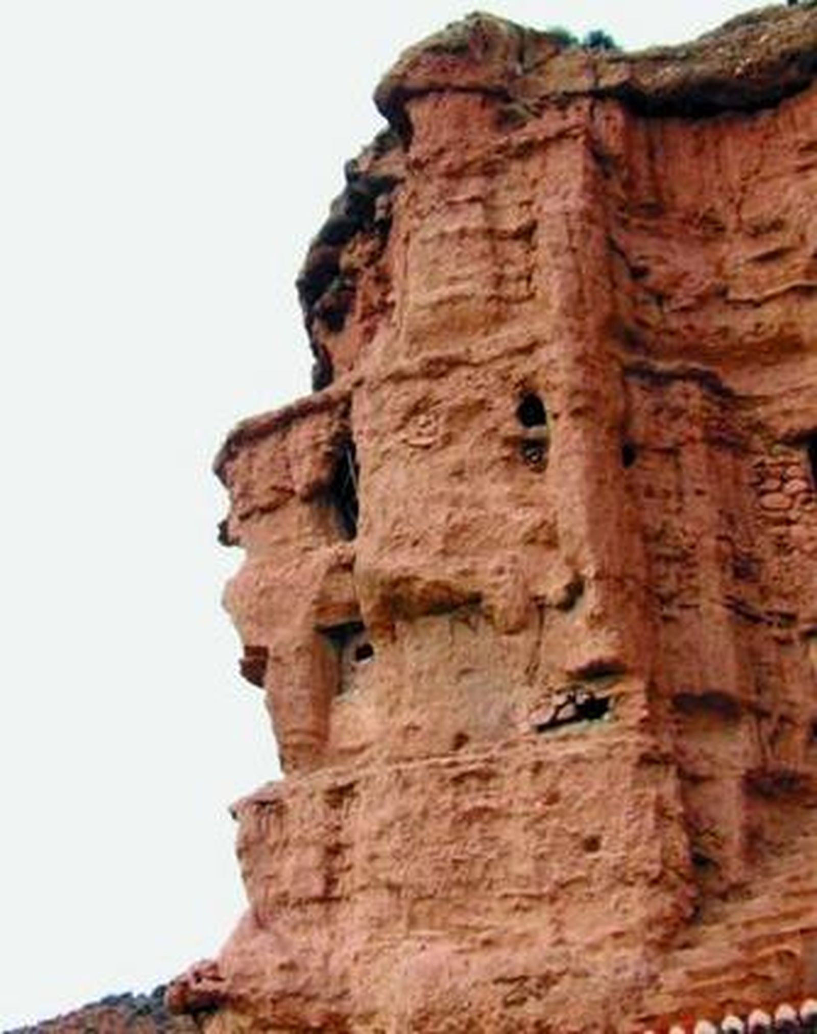Paralelos al paraje de cárcavas se encuentra una altiplanicie casi perfecta sobre el horizonte de Sierra Nevada a la que denominan 'Fin del Mundo'.